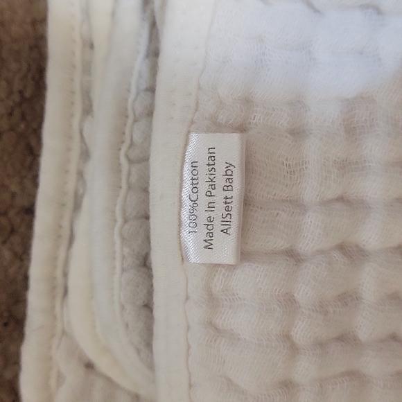 100% Cotton Muslin Burp Cloths - Picture 2 of 2